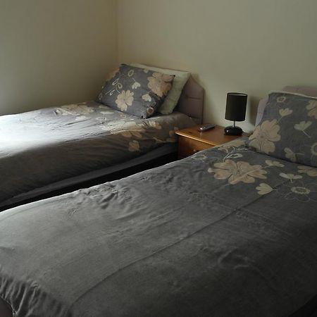 Hikers And Bikers Bed & Breakfast Hadfield Room photo