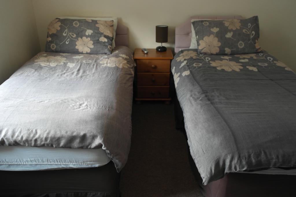 Hikers And Bikers Bed & Breakfast Hadfield Room photo